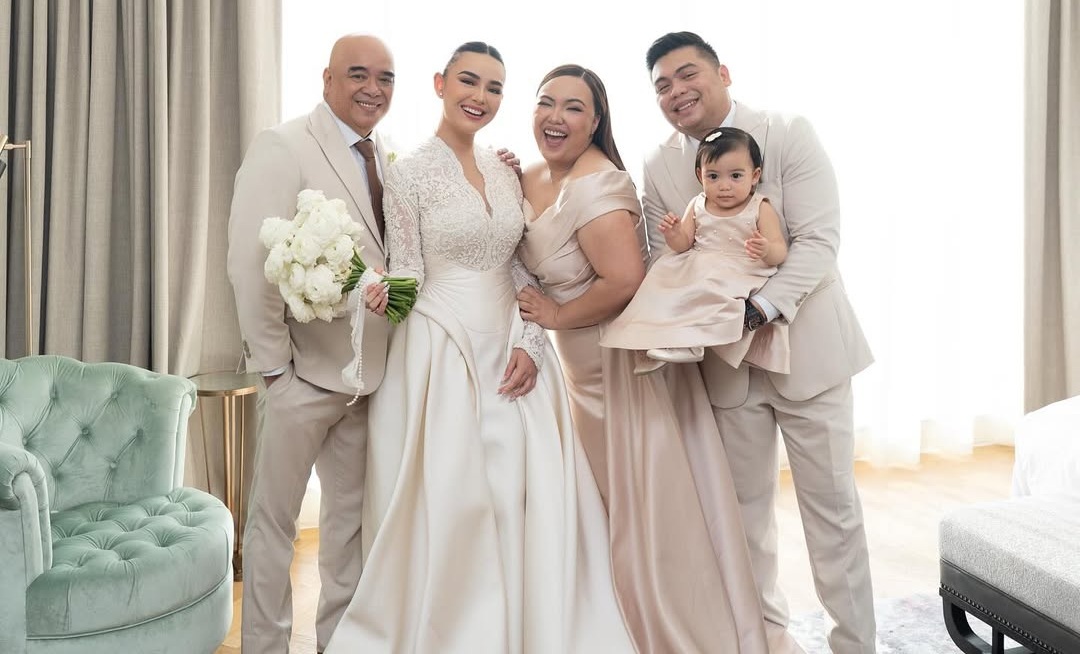 Amanda Manopo bersama ayah, kaka dan ipar.